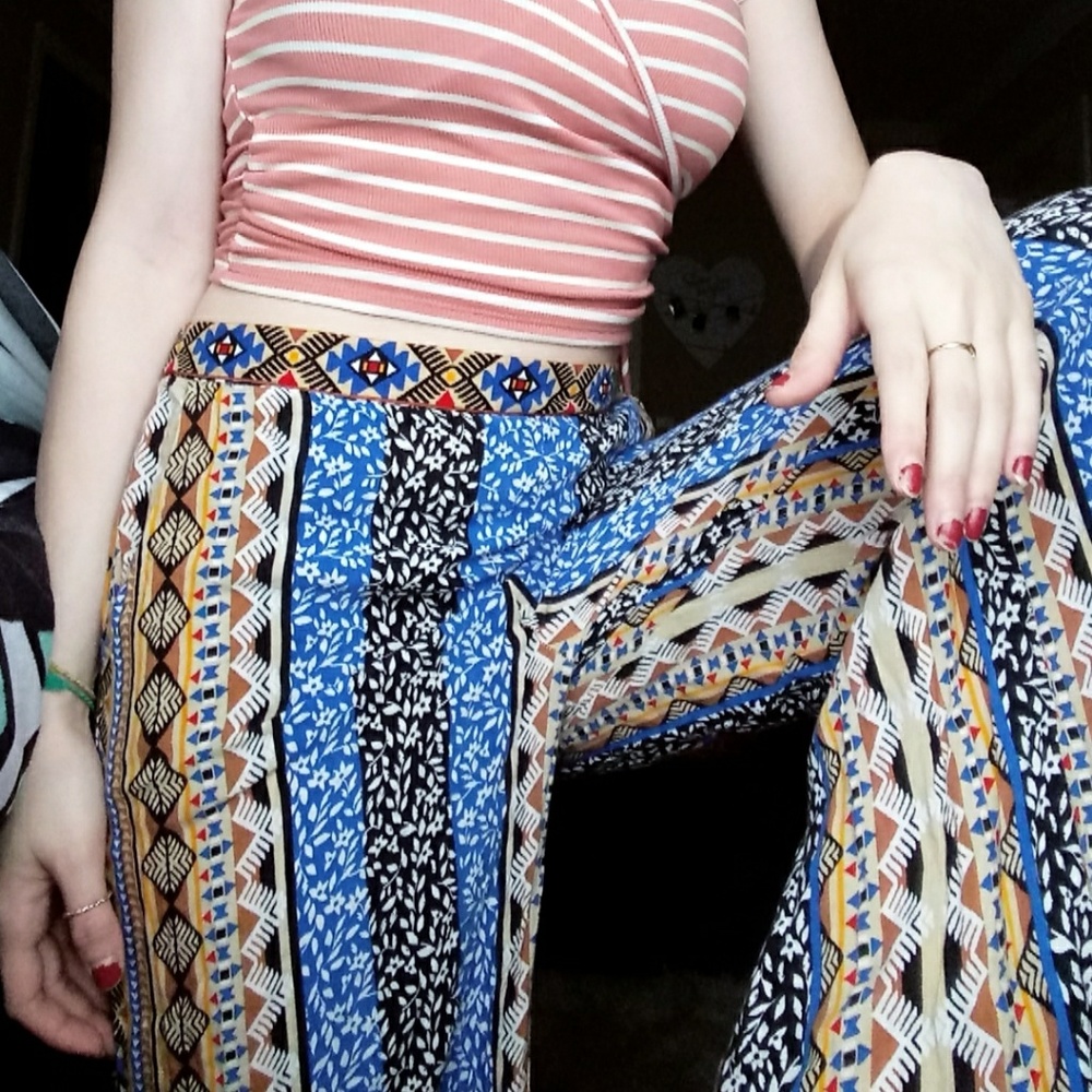 NWOT!! Boho High Waist Floral Pants! MUST HAVES!!